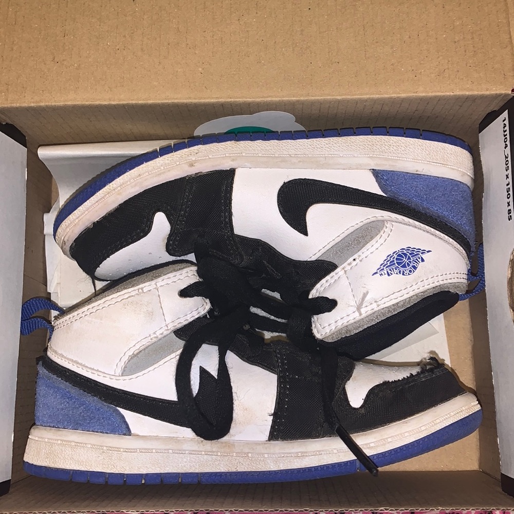 Jordan Mid 1s